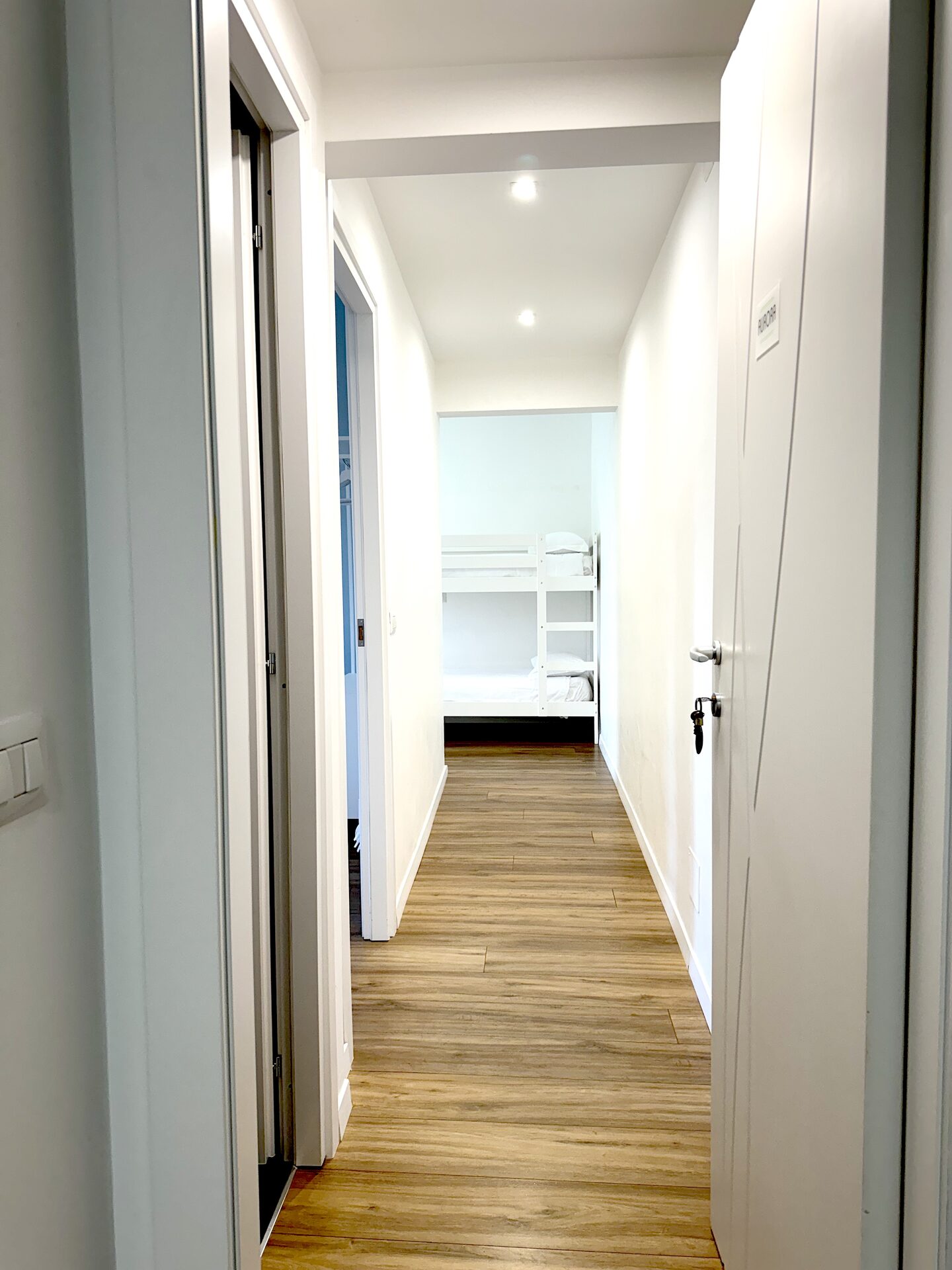 Aurora Suite, ingresso